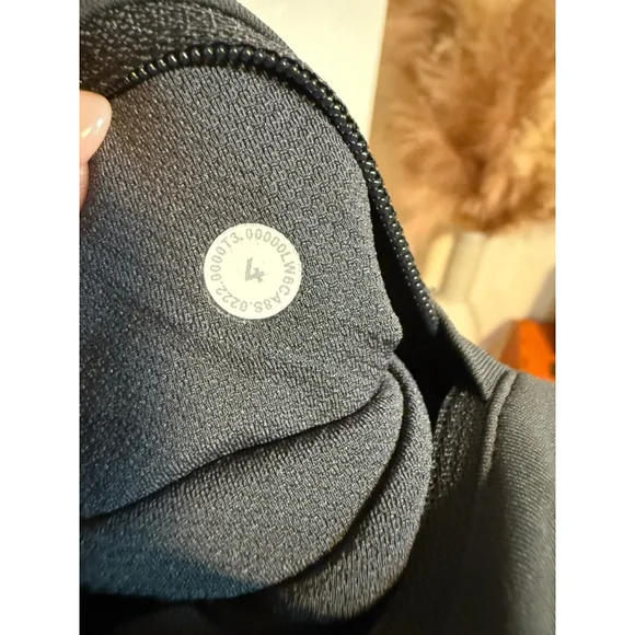 Preowned, Lululemon Throwback Inspire High-Rise Crop 21" gray/black, size 4 - Picture 3 of 4